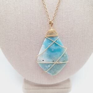 Natural Gemstone Wire Wrapped Pendant Necklace Gold Tone 33 Inch Chain